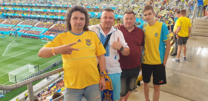 Як закарпатці їздили за збірну України з футболу вболівати (ФОТО)