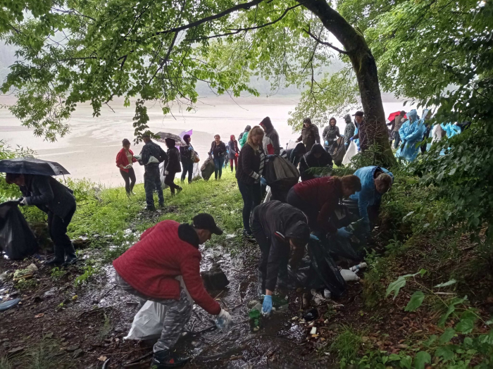 Екологічна акція на Вільшанському водосховищі: до прибирання долучилися пів тисячі закарпатців