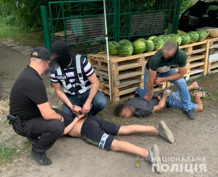 Працівники поліції Ужгородщини припинили злочинну діяльність наркозбувача