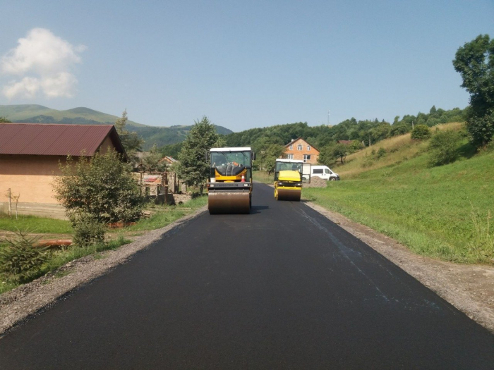 На Закарпатті ремонтують дорогу до водоспаду Шипіт (ФОТО)