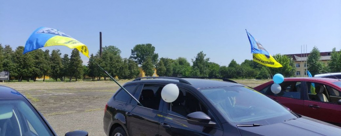 Близько 20 машин із прапорами України та 128-ї бригади: як у Мукачеві відбувся автопробіг