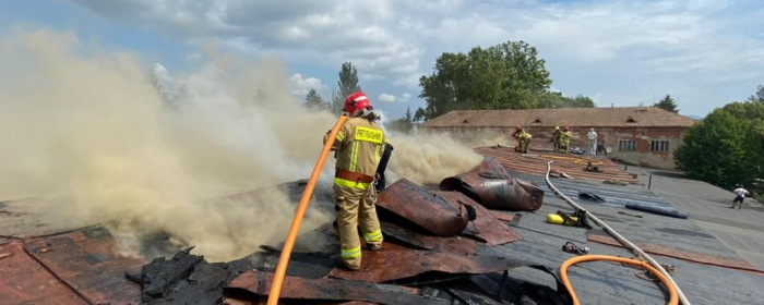 Пожежа в Ужгороді: горять понад 600 квадратних метрів складів