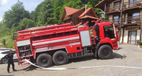 Гасили пожежу в лісі, шукали людей у горах і рятували у воді: на Закарпатті тренувалися рятувальники