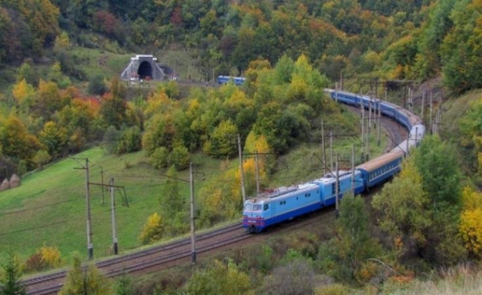 "Укрзалізниця" змінює маршрут популярного потяга на Закарпатті