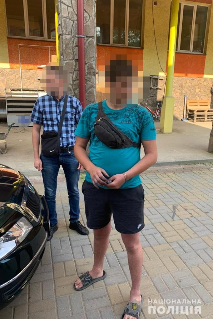 До юнака з Дубового, який замовляв через соцмережі метамфетамін, навідалась поліція (ФОТО)