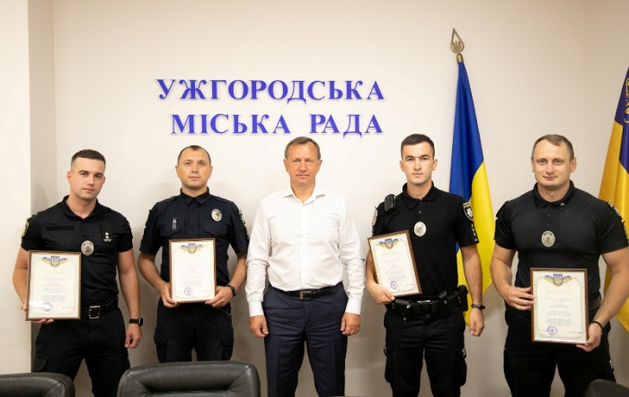 Міський голова Богдан Андріїв вручив грамоти та відзнаки патрульним поліцейським