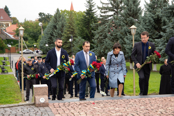 Українських воїнів вшанували в Ужгороді на Пагорбі Слави (ФОТО)