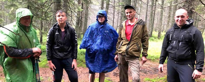 Заблукалого туриста-киянина в горах Франківщини, знайшли рятувальники в Закарпатті (ФОТО)