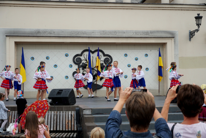 Символічні 30 привітань лунали в Ужгороді до Дня Державного Прапора та 30-річчя Незалежності України