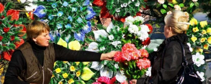 В одній з тергромад Закарпаття прийняли рішення не використовувати пластикові квіти