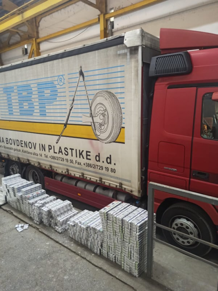 У вантажівці боснійця прикордонники виявили контрабандний тютюн