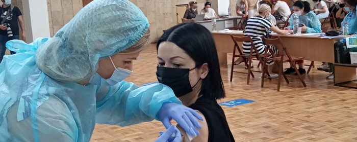 Впродовж року найбільше людей вакцинували в Ужгороді та в Мукачівській громаді