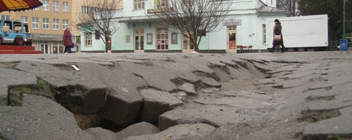 Провалля, що утворилося на площі Театральній в Ужгороді, відновлять в межах реконструкції площі