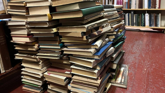 Понад 9 тисяч книг російською мовою вилучили з фондів Закарпатської універсальної наукової бібліотеки