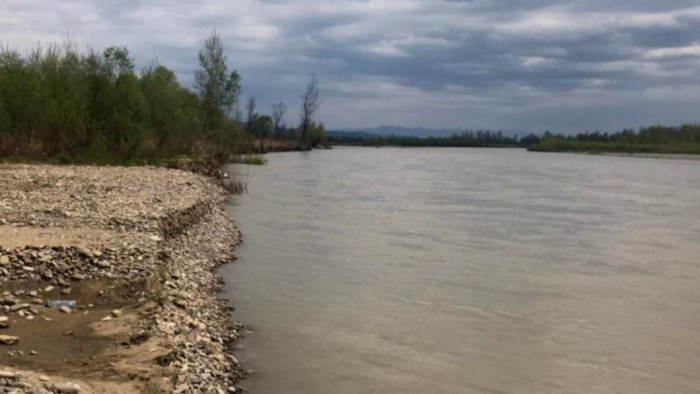 Закарпатського підприємця підозрюють у незаконному видобутку гравію