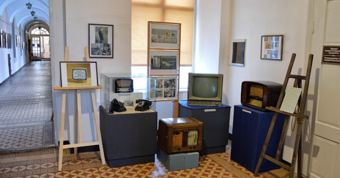 В Ужгороді відкрили виставку до Дня працівників радіо, телебачення і зв'язку (ФОТО) 