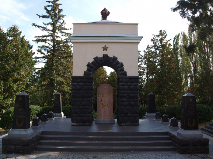 На Пагорбі Слави в Ужгороді демонтують пам’ятні знаки комуністичного та нацистського режимів