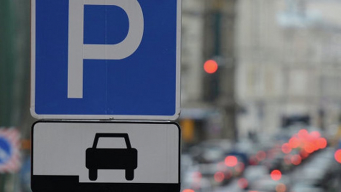 В Ужгороді встановили тарифи на паркування в центральній частині міста
