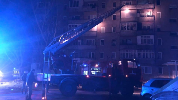 В Ужгороді, під час ліквідації пожежі в квартирі, рятувальники евакуювали 150 людей з багатоповерхівки