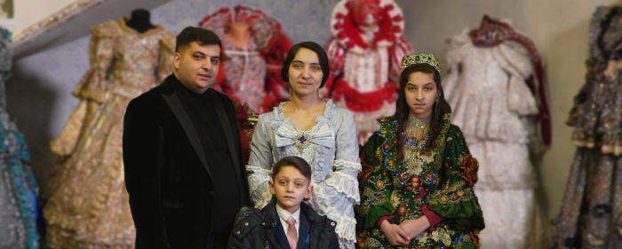 Самостійно шиють для себе одяг. Родина Богар з Закарпаття хоче створити музей ромської культури
