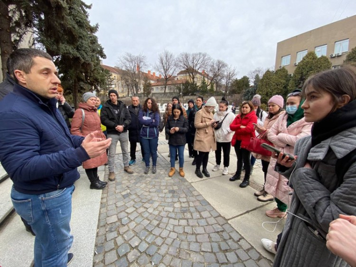 Волонтери Ужгорода і заступник міського голови Василь Гомонай зустрілися для координації спільних дій