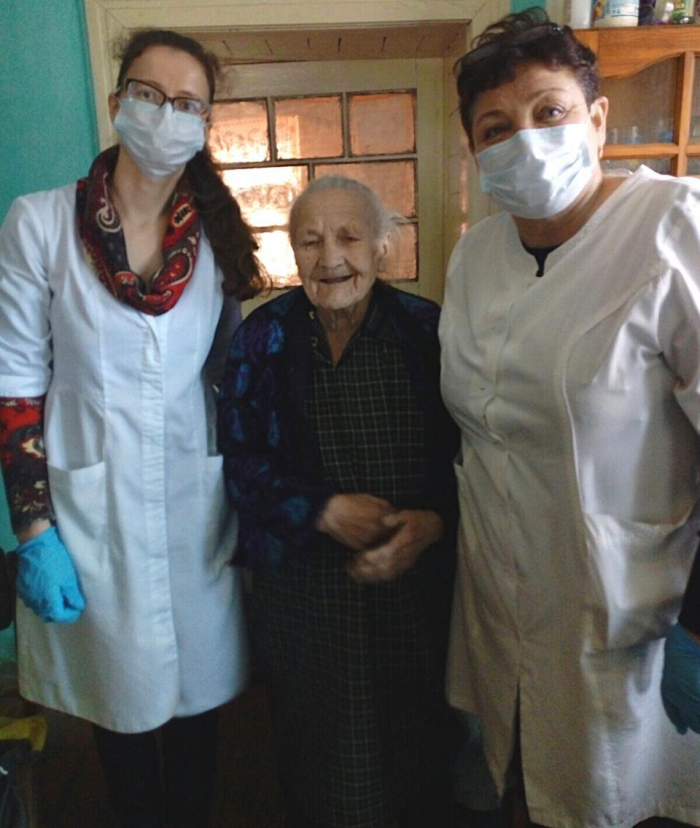91-річна закарпатка Марія Кутлик вакцинувалася проти COVID-19
