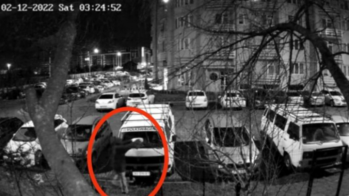 В Ужгороді невідомий підпалив два авто. Власники шукають свідків (ВІДЕО)