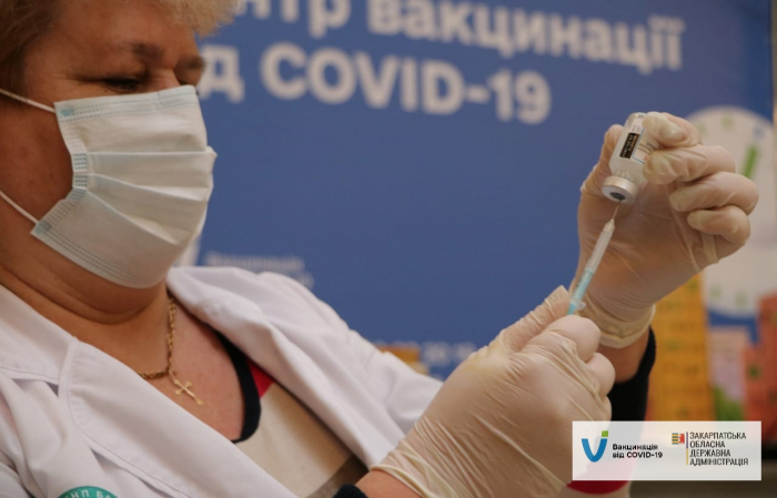 Понад 10 тисяч закарпатців уже отримали бустерну дозу вакцини
