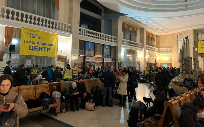 В Ужгороді цілодобово надають допомогу переселенцям