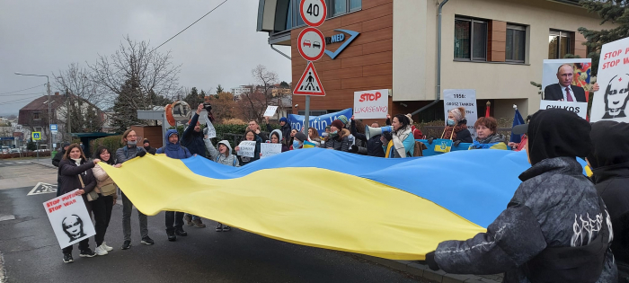У Будапешті перед посольством Білорусі пройшла акція протестів українців