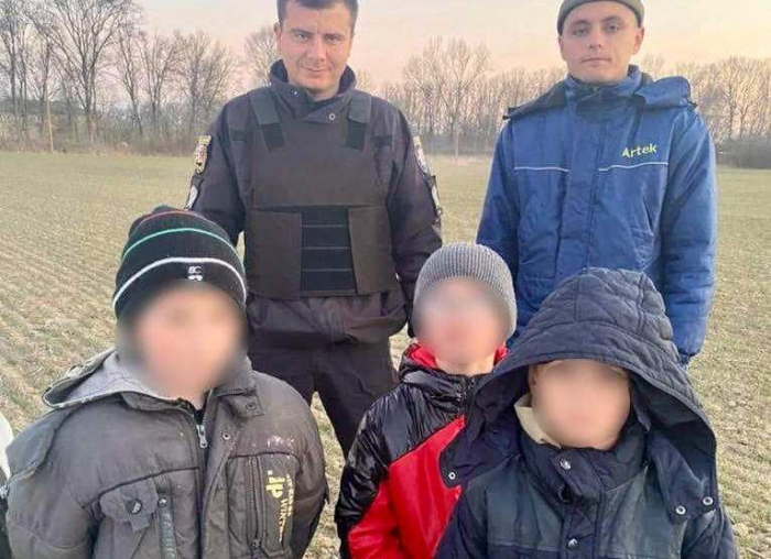 На Закарпатті поліцейські швидко розшукали трьох зниклих хлопчиків, які нещодавно переїхали до області