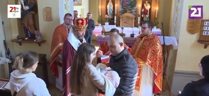 У Малих Селменцях на Ужгородщині похрестили донечку вимушених переселенців
