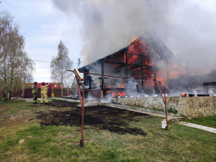 У селі на Закарпатті згоріли вщент два дерев’яних садових будинка (ФОТО)