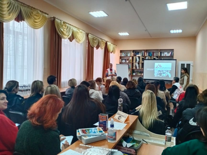 Як поводитися в кризових ситуаціях навчали в Ужгородській публічній бібліотеці