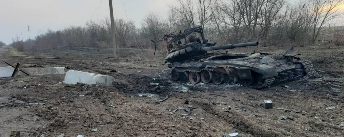 Горить, як солом’яний бичок: на рахунку 128 бригади ще один знищений російський танк Т-72
