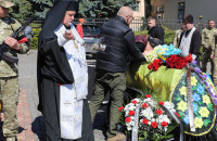 В Ужгороді поховали Захисника України, молодшого сержанта Валентина Деревенського