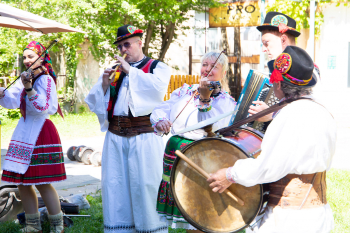 Благодійний концерт до Дня вишиванки відбувся сьогодні в Ужгороді на набережній Незалежності