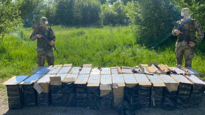 Закарпатські прикордонники виявили 30 ящиків сигарет поблизу кордону з Угорщиною