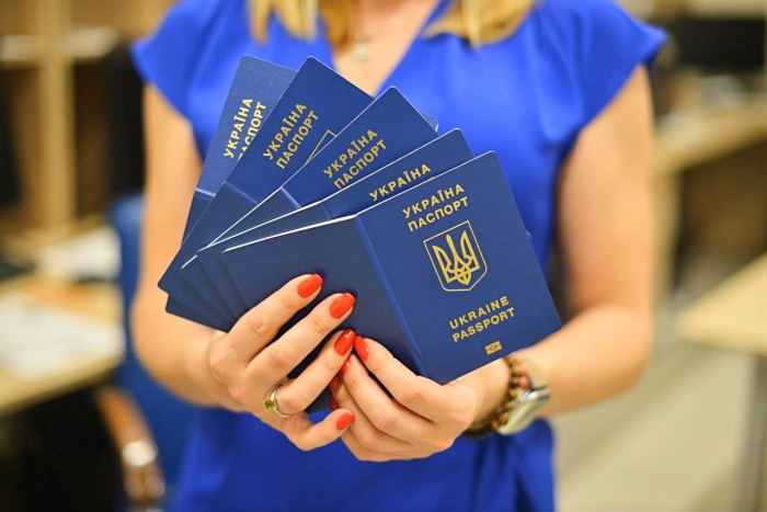 Міграційна служба в Закарпатті як зазвичай виготовляє закордонні паспорти та ID-картки