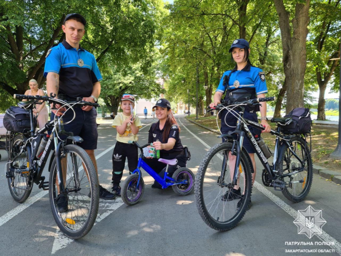 Ужгородські патрульні провели акцію "Відповідальний велосипедист"