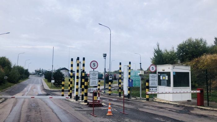 35 автомобілів у черзі на виїзд до Словаччини: яка ситуація на прикордонних КПП на Закарпатті