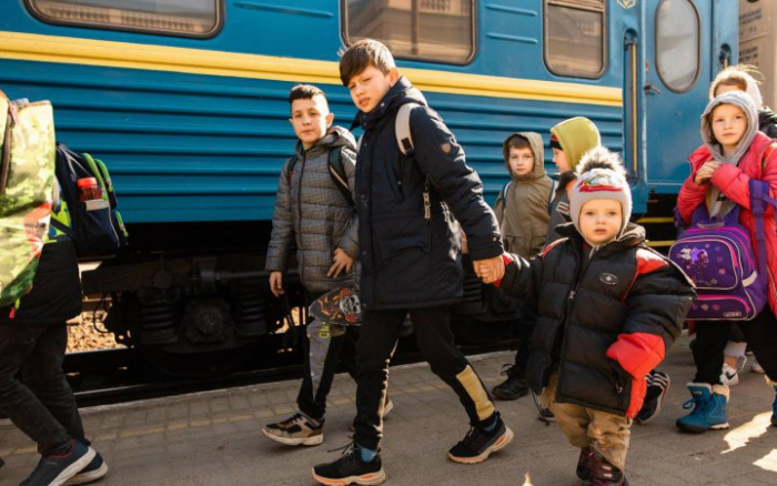 Моніторинг: від початку війни близько 8 мільйонів українців перемістилися в межах країни, майже 4 мільйони — за кордон