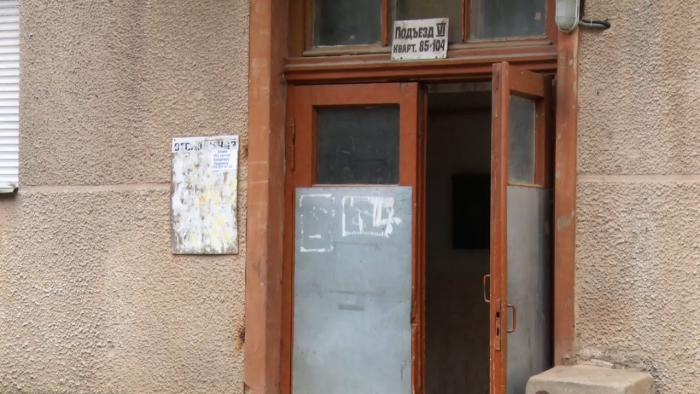 Пролежала кілька днів на балконі в килимі: подробиці вбивства у Мукачеві