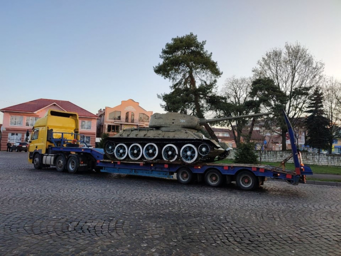 Замість «радянського танку» в Мукачеві планують зробити сучасний сквер