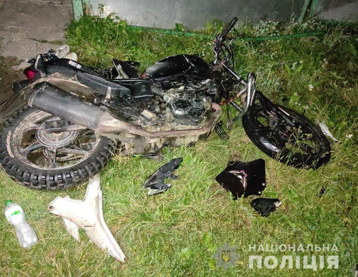 На Тячівщині, зіткнувшись із електроопорою, загинув 24-річний мотоцикліст (ФОТО)