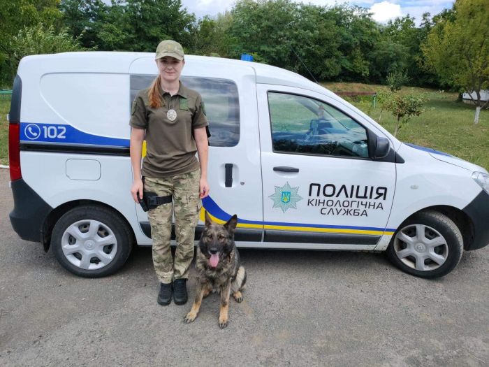 Помічниця закарпатських поліцейських-кінологів — вівчарка Келлі — допомогла швидко розшукати діток