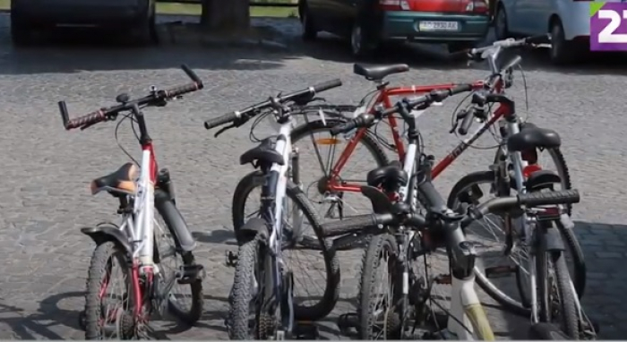 Норвежці передали в Ужгороді велосипеди українським містам, що постраждали через війну