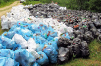 Кілька сотень мішків зі сміттям вивезли екоактивісти з Вільшанського водосховища