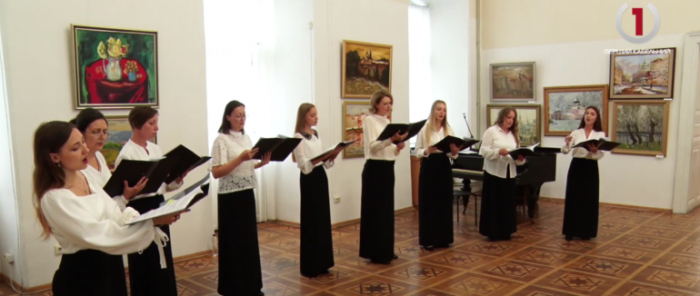 Для підтримки бійців: закарпатський хор «Еліос» дав свій перший сольний концерт «Молись за Україну»