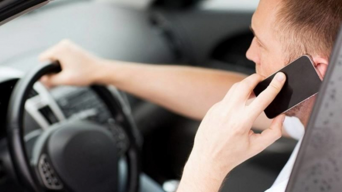 На Закарпатті оштрафували понад 300 водіїв за розмови телефоном за кермом